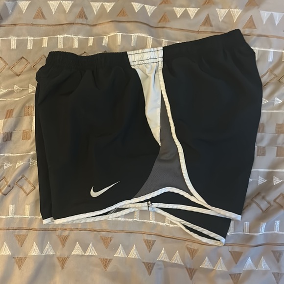 Nike Dry Fit Black Athletic Shorts (M) - Picture 2 of 3